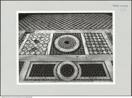 Vorderseite von Sopr. BAS ROMA [https://www.deutsche-digitale-bibliothek.de/content/lizenzen/rv-ez/] Cosmatenpaviment - , bh511560_recto. Foto.