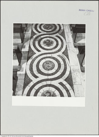 Vorderseite von ICCD [https://www.deutsche-digitale-bibliothek.de/content/lizenzen/rv-ez/] Mosaik mit geflügeltem Drachen und Adler aus dem Borghese-Wappen - , bh511824_recto. Foto.