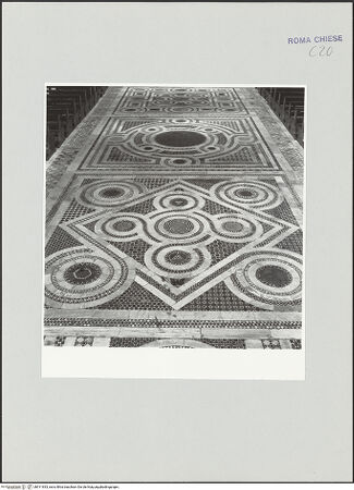 Vorderseite von ICCD [https://www.deutsche-digitale-bibliothek.de/content/lizenzen/rv-ez/] Cosmatenpaviment - Detail, bh511833_recto. Foto.