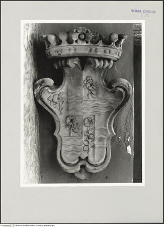 Vorderseite von Sopr. BAS ROMA [https://www.deutsche-digitale-bibliothek.de/content/lizenzen/rv-ez/] Santa BibianaCappella della Madonna e di San Flaviano - Wappen der Familie Petroni, am Altar rechts, bh512744_recto. Foto.