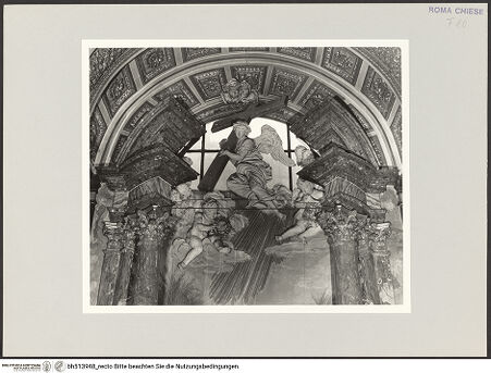 Vorderseite von Sopr. BAS ROMA [https://www.deutsche-digitale-bibliothek.de/content/lizenzen/rv-ez/] Cappella AlaleonaAltaraufbau mit Noli me tangere und Engeln mit Arma Christi - Giebelzone, bh513948_recto. Foto.