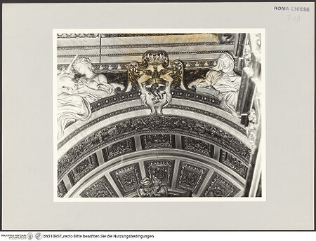 Vorderseite von Sopr. BAS ROMA [https://www.deutsche-digitale-bibliothek.de/content/lizenzen/rv-ez/] Cappella AlaleonaStuckdekoration am Kapelleneingangsbogen - , bh513957_recto. Foto.