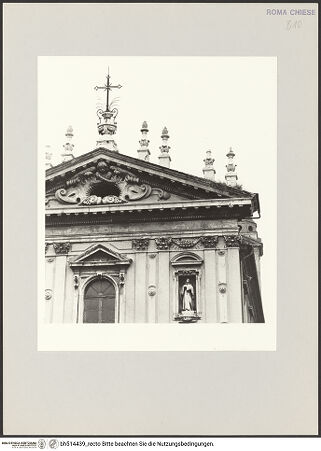 Vorderseite von Sopr. BAS ROMA [https://www.deutsche-digitale-bibliothek.de/content/lizenzen/rv-ez/] Santi Domenico e Sisto - Fassade, Giebel, Detail, bh514439_recto. Foto.