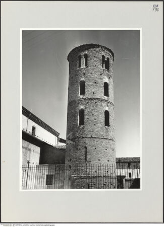 Vorderseite von Bibliotheca Hertziana [https://www.deutsche-digitale-bibliothek.de/content/lizenzen/rv-fz/] Santa Maria MaggioreCampanile - Ansicht von Westen, bh514834_recto. Foto: Schwarz, Heinrich Mathias.