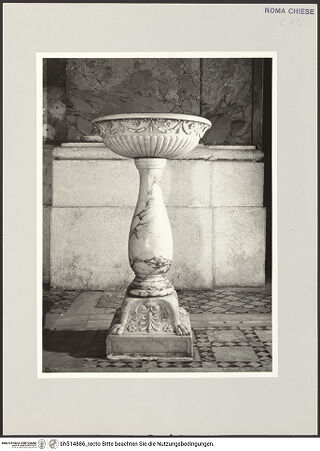 Vorderseite von Sopr. BAS ROMA [https://www.deutsche-digitale-bibliothek.de/content/lizenzen/rv-ez/] Weihwasserbecken - , bh514886_recto. Foto.