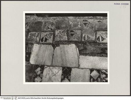 Vorderseite von Sopr. BAS ROMA [https://www.deutsche-digitale-bibliothek.de/content/lizenzen/rv-ez/] Majolikaboden - , bh514920_recto. Foto.