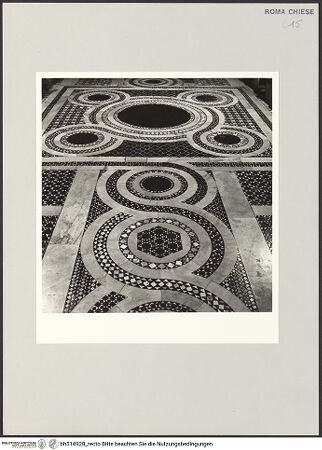 Vorderseite von Sopr. BAS ROMA [https://www.deutsche-digitale-bibliothek.de/content/lizenzen/rv-ez/] Cosmatenboden - , bh514928_recto. Foto.