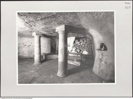 Vorderseite von Sigismondi, Roberto [https://www.deutsche-digitale-bibliothek.de/content/lizenzen/rv-fz/] Cripta del Crocifisso - Inneres, bh514991_recto. Foto: Sigismondi, Roberto.