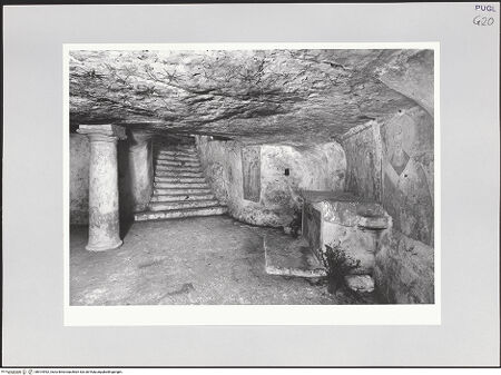 Vorderseite von Sigismondi, Roberto [https://www.deutsche-digitale-bibliothek.de/content/lizenzen/rv-fz/] Cripta del Crocifisso - Inneres, Altarbereich, bh514992_recto. Foto: Sigismondi, Roberto.