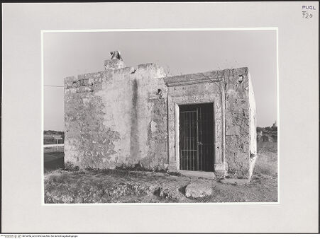 Vorderseite von Sigismondi, Roberto [https://www.deutsche-digitale-bibliothek.de/content/lizenzen/rv-fz/] Cripta del Crocifisso - Fassade, bh514994_recto. Foto: Sigismondi, Roberto.