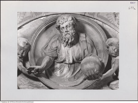 Vorderseite von Pedicini, Luciano [https://www.deutsche-digitale-bibliothek.de/content/lizenzen/rv-ez/] Altarretabel mit der Madonna delle Grazie zwischen den heiligen Cataldus und Agnellus und den Stiftern Giovanni Maria Poderico und Federico PodericoLünettenrelief mit Gottvater zwischen zwei Engeln - Detail, bh515284_recto. Foto: Pedicini, Luciano.