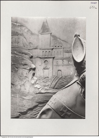 Vorderseite von Pedicini, Luciano [https://www.deutsche-digitale-bibliothek.de/content/lizenzen/rv-ez/] Altarretabel mit der Madonna delle Grazie zwischen den heiligen Cataldus und Agnellus und den Stiftern Giovanni Maria Poderico und Federico PodericoMadonna delle Grazie - Detail: Landschaftshintergrund mit Kathedrale von Tarent, bh515289_recto. Foto: Pedicini, Luciano.