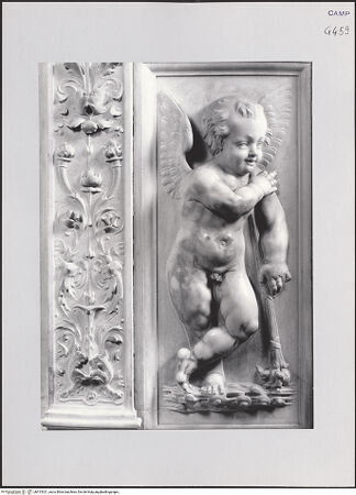 Vorderseite von Pedicini, Luciano [https://www.deutsche-digitale-bibliothek.de/content/lizenzen/rv-ez/] Grabmal des Galeazzo III Pandone (gest. 1514) - Detail: Putto, links, bh515321_recto. Foto: Pedicini, Luciano.