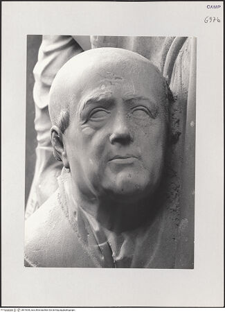 Vorderseite von Pedicini, Luciano [https://www.deutsche-digitale-bibliothek.de/content/lizenzen/rv-ez/] Altarretabel mit der Madonna delle Grazie zwischen den heiligen Cataldus und Agnellus und den Stiftern Giovanni Maria Poderico und Federico PodericoMadonna delle Grazie - Detail: Giovanni Maria Poderico, Kopf, bh515350_recto. Foto: Pedicini, Luciano.