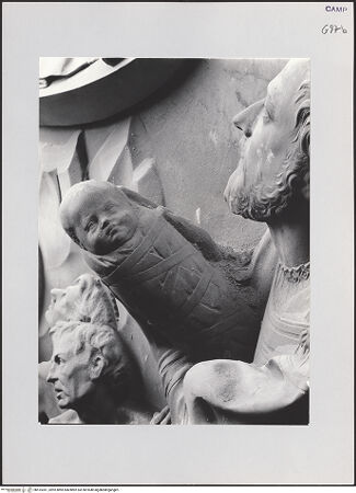 Vorderseite von Pedicini, Luciano [https://www.deutsche-digitale-bibliothek.de/content/lizenzen/rv-ez/] Altarretabel mit der Madonna delle Grazie zwischen den heiligen Cataldus und Agnellus und den Stiftern Giovanni Maria Poderico und Federico PodericoMadonna delle Grazie - Detail: Federico Poderico, der der Madonna ein Neugeborenes präsentiert, bh515361_recto. Foto: Pedicini, Luciano.