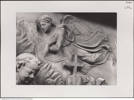 Vorderseite von Pedicini, Luciano [https://www.deutsche-digitale-bibliothek.de/content/lizenzen/rv-ez/] Altarretabel mit der Madonna delle Grazie zwischen den heiligen Cataldus und Agnellus und den Stiftern Giovanni Maria Poderico und Federico PodericoMadonna delle Grazie - Detail: Engel in Anbetung, rechts, bh515367_recto. Foto: Pedicini, Luciano.