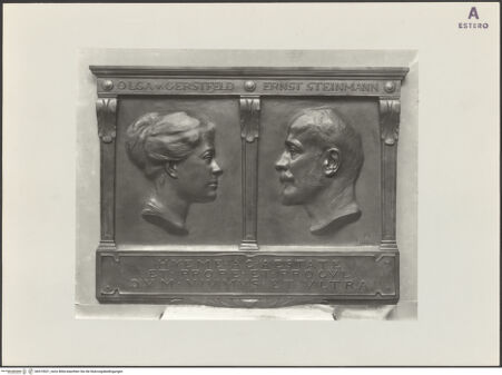 Vorderseite von Bibliotheca Hertziana [https://www.deutsche-digitale-bibliothek.de/content/lizenzen/rv-fz/] Porträtreliefs von Olga von Gerstfeldt und Ernst Steinmann - , bh515531_recto. Foto.