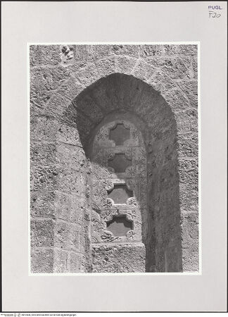 Vorderseite von Sigismondi, Roberto [http://creativecommons.org/licenses/by-nc-sa/4.0/] Santa Maria della Strada - Südflanke, Fenster, bh515686_recto. Foto: Sigismondi, Roberto.