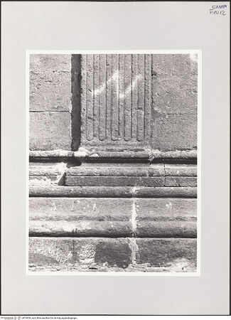 Vorderseite von Bibliotheca Hertziana [https://www.deutsche-digitale-bibliothek.de/content/lizenzen/rv-fz/] Cappella Pontano - Westwand, Pilasterbasis, bh516556_recto. Foto.