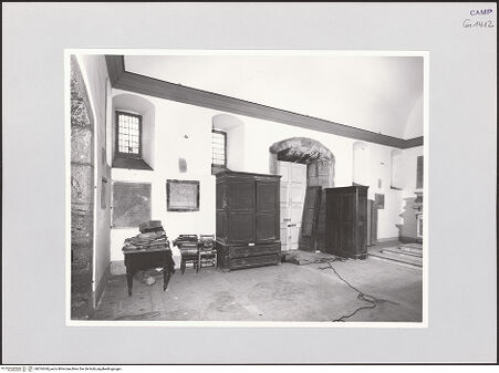 Vorderseite von Bibliotheca Hertziana [https://www.deutsche-digitale-bibliothek.de/content/lizenzen/rv-fz/] Cappella Pontano - Inneres nach Süden, bh516560_recto. Foto.