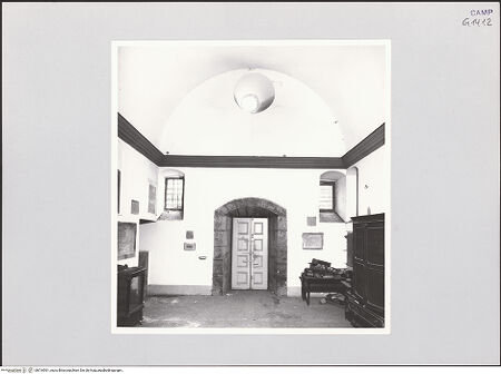 Vorderseite von Bibliotheca Hertziana [https://www.deutsche-digitale-bibliothek.de/content/lizenzen/rv-fz/] Cappella Pontano - Innenfassade, bh516561_recto. Foto.