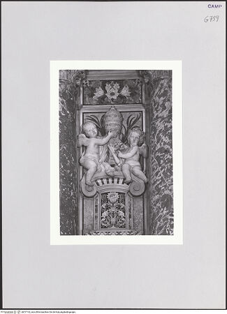 Vorderseite von ICCD [https://www.deutsche-digitale-bibliothek.de/content/lizenzen/rv-ez/] Detail: Putti mit Tiara und Schlüssel, bh517142_recto. Foto.