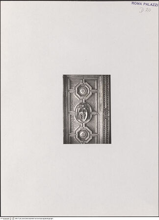 Vorderseite von unbekannt [https://www.deutsche-digitale-bibliothek.de/content/lizenzen/rv-fz/] Kassettendecke mit Wappen von Kardinal Andrea Della Valle - Ausschnitt, bh517228_recto. Foto.