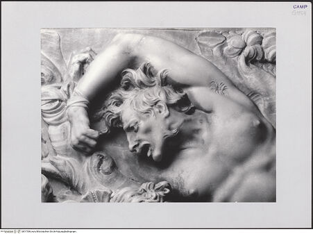 Vorderseite von Pedicini, Luciano [https://www.deutsche-digitale-bibliothek.de/content/lizenzen/rv-fz/] Grabmal des Jacopo Sannazaro (gest. 1530)Arkadia / Die Bestrafung des Marsyas - Detail: Marsyas, bh517386_recto. Foto: Pedicini, Luciano.