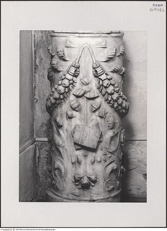 Vorderseite von Pedicini, Luciano [https://www.deutsche-digitale-bibliothek.de/content/lizenzen/rv-ez/] Grabmal des Antonio de Gennaro (gest. 1522)Halbsäule - Gesamtansicht, bh517396_recto. Foto: Pedicini, Luciano.