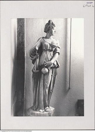 Vorderseite von Pedicini, Luciano [https://www.deutsche-digitale-bibliothek.de/content/lizenzen/rv-ez/] Grabmal des Antonio de Gennaro (gest. 1522)Justitia - Ansicht von links, bh517398_recto. Foto: Pedicini, Luciano.