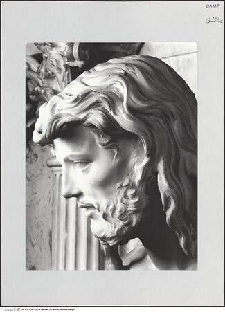 Vorderseite von Pedicini, Luciano [https://www.deutsche-digitale-bibliothek.de/content/lizenzen/rv-ez/] Der Altar von Monteoliveto (Altare del Pezzo)Johannes der Täufer - Detail: Profil, bh517423_recto. Foto.