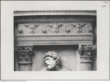 Vorderseite von Pedicini, Luciano [https://www.deutsche-digitale-bibliothek.de/content/lizenzen/rv-ez/] Der Altar von Monteoliveto (Altare del Pezzo)Der heilige Petrus - Detail: Kopf und darüberliegendes Gebälk (Cherubim), bh517429_recto. Foto: Pedicini, Luciano.