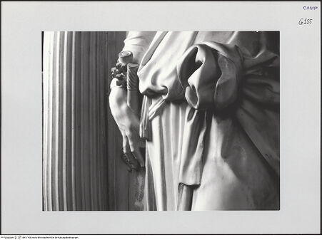 Vorderseite von Pedicini, Luciano [https://www.deutsche-digitale-bibliothek.de/content/lizenzen/rv-ez/] Der Altar von Monteoliveto (Altare del Pezzo)Der heilige Petrus - Detail: rechte Hand, bh517430_recto. Foto: Pedicini, Luciano.