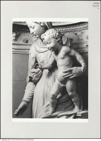 Vorderseite von Pedicini, Luciano [https://www.deutsche-digitale-bibliothek.de/content/lizenzen/rv-ez/] Der Altar von Monteoliveto (Altare del Pezzo)Maria mit Kind - Detail: Maria mit Kind von rechts, bh517434_recto. Foto: Pedicini, Luciano.