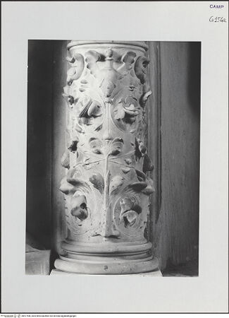 Vorderseite von Pedicini, Luciano [https://www.deutsche-digitale-bibliothek.de/content/lizenzen/rv-ez/] Der Altar von Monteoliveto (Altare del Pezzo)Groteske - Zweite Säule von links, ornamentierter Schaft, bh517456_recto. Foto: Pedicini, Luciano.