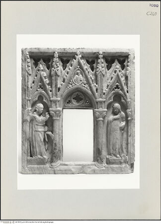 Vorderseite von Lensini, Fabio [https://www.deutsche-digitale-bibliothek.de/content/lizenzen/rv-ez/] Dreispitziger Tabernakel mit Verkündigung - , bh518033_recto. Foto.