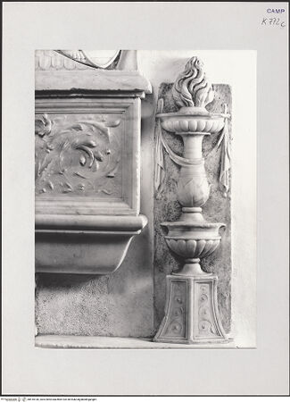 Vorderseite von Pedicini, Luciano [https://www.deutsche-digitale-bibliothek.de/content/lizenzen/rv-ez/] Grabmal des Enrico Poderico - Detail: Kandelaber, rechts, bh518100_recto. Foto: Pedicini, Luciano.