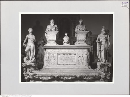 Vorderseite von Pedicini, Luciano [https://www.deutsche-digitale-bibliothek.de/content/lizenzen/rv-ez/] Grabmal des Vizekönigs Don Pedro di Toledo (gest. 1553) und seiner Gemahlin Maria Ossorio Pimentel - Frontalansicht, bh518123_recto. Foto: Pedicini, Luciano.