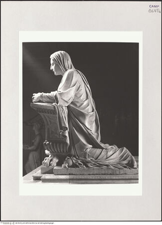 Vorderseite von Pedicini, Luciano [https://www.deutsche-digitale-bibliothek.de/content/lizenzen/rv-ez/] Grabmal des Vizekönigs Don Pedro di Toledo (gest. 1553) und seiner Gemahlin Maria Ossorio PimentelFigur der Maria Ossorio Pimentel - Ansicht von rechts, bh518339_recto. Foto: Pedicini, Luciano.