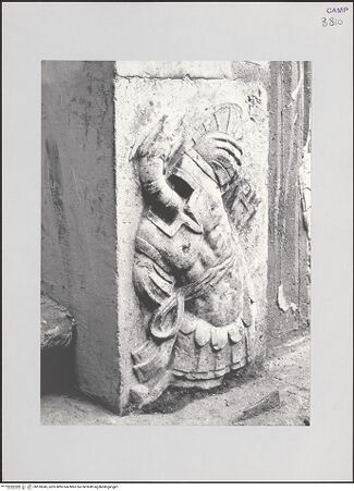 Vorderseite von Pedicini, Luciano [https://www.deutsche-digitale-bibliothek.de/content/lizenzen/rv-ez/] Tropaion - Seitenansicht, bh518345_recto. Foto: Pedicini, Luciano.