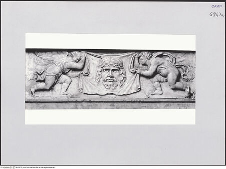 Vorderseite von Pedicini, Luciano [https://www.deutsche-digitale-bibliothek.de/content/lizenzen/rv-ez/] Tabernakelrahmen der Ikone von Santa Maria la Bruna - Zwei Engel mit der Vera Icon, bh518729_recto. Foto: Pedicini, Luciano.