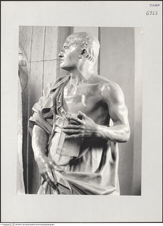 Vorderseite von Pedicini, Luciano [https://www.deutsche-digitale-bibliothek.de/content/lizenzen/rv-ez/] ApostelfigurenHeiliger Matthäus - Detail, bh518873_recto. Foto.