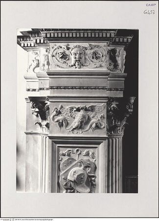 Vorderseite von Pedicini, Luciano [https://rightsstatements.org/page/CNE/1.0/] Cappella di Santa Rosa da Lima - Innendekoration: südwestlicher Kuppelpfeiler, Gebälk, bh518915_recto. Foto: Pedicini, Luciano.