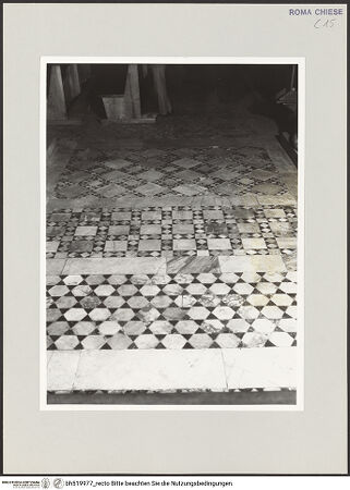 Vorderseite von ICCD [https://www.deutsche-digitale-bibliothek.de/content/lizenzen/rv-ez/] Cosmatenboden - Detail, bh519977_recto. Foto.