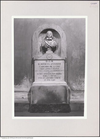 Vorderseite von ICCD [https://www.deutsche-digitale-bibliothek.de/content/lizenzen/rv-ez/] Grabmal des Domenico Antonio de Avena (gest. 1787) - Gesamtansicht, bh520259_recto. Foto.