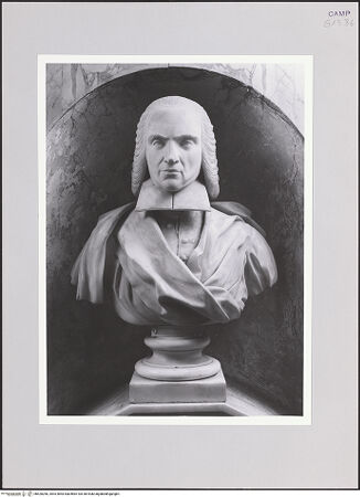 Vorderseite von ICCD [https://www.deutsche-digitale-bibliothek.de/content/lizenzen/rv-ez/] Grabmal des Domenico Antonio de Avena (gest. 1787) - Detail: Porträtbüste, bh520260_recto. Foto.