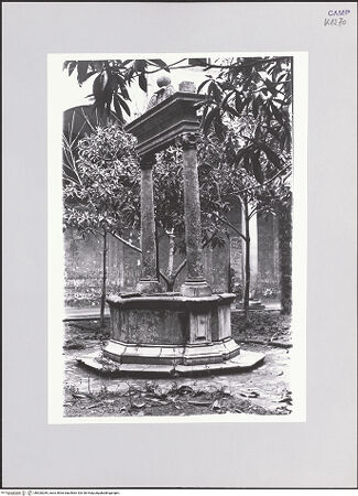 Vorderseite von ICCD [https://www.deutsche-digitale-bibliothek.de/content/lizenzen/rv-ez/] San Paolo MaggioreKleiner Kreuzgang - Brunnen, bh520269_recto. Foto.