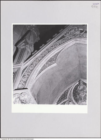 Vorderseite von ICCD [https://www.deutsche-digitale-bibliothek.de/content/lizenzen/rv-ez/] Grabmal der Katharina von Österreich - Detail (Presbyteriumsseite), bh520283_recto. Foto.