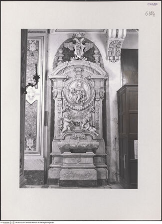 Vorderseite von ICCD [https://www.deutsche-digitale-bibliothek.de/content/lizenzen/rv-ez/] Grabmal des Nicolò Ludovisi von Piombino - Gesamtansicht, bh520304_recto. Foto.