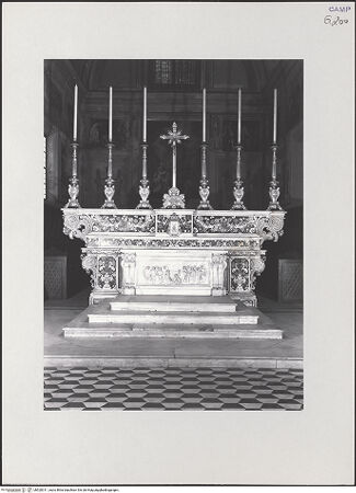 Vorderseite von ICCD [https://www.deutsche-digitale-bibliothek.de/content/lizenzen/rv-ez/] Hauptaltar - Gesamtansicht, bh520311_recto. Foto.